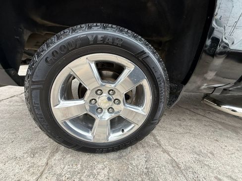 Used 2017 Chevrolet Silverado 1500 LT w/ Texas Edition AWD/4WD image 21