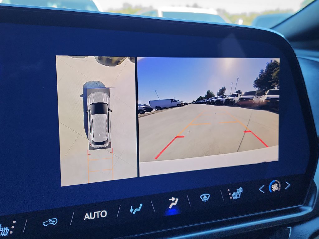 Used 2024 Chevrolet Equinox EV RS FWD image 17