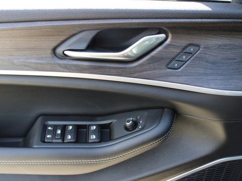 New 2026 Jeep Grand Cherokee L Limited image 10