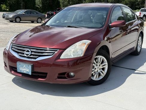 Used 2010 Nissan Altima 2.5 S w/ Convenience Pkg FWD image 1