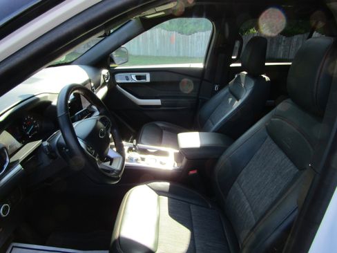 Used 2023 Ford Explorer Timberline w/ Timberline Technology Package AWD/4WD image 11