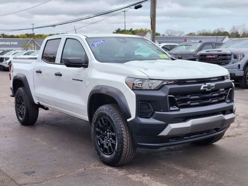 Used 2024 Chevrolet Colorado Trail Boss w/ Advanced Trailering Package AWD/4WD image 7