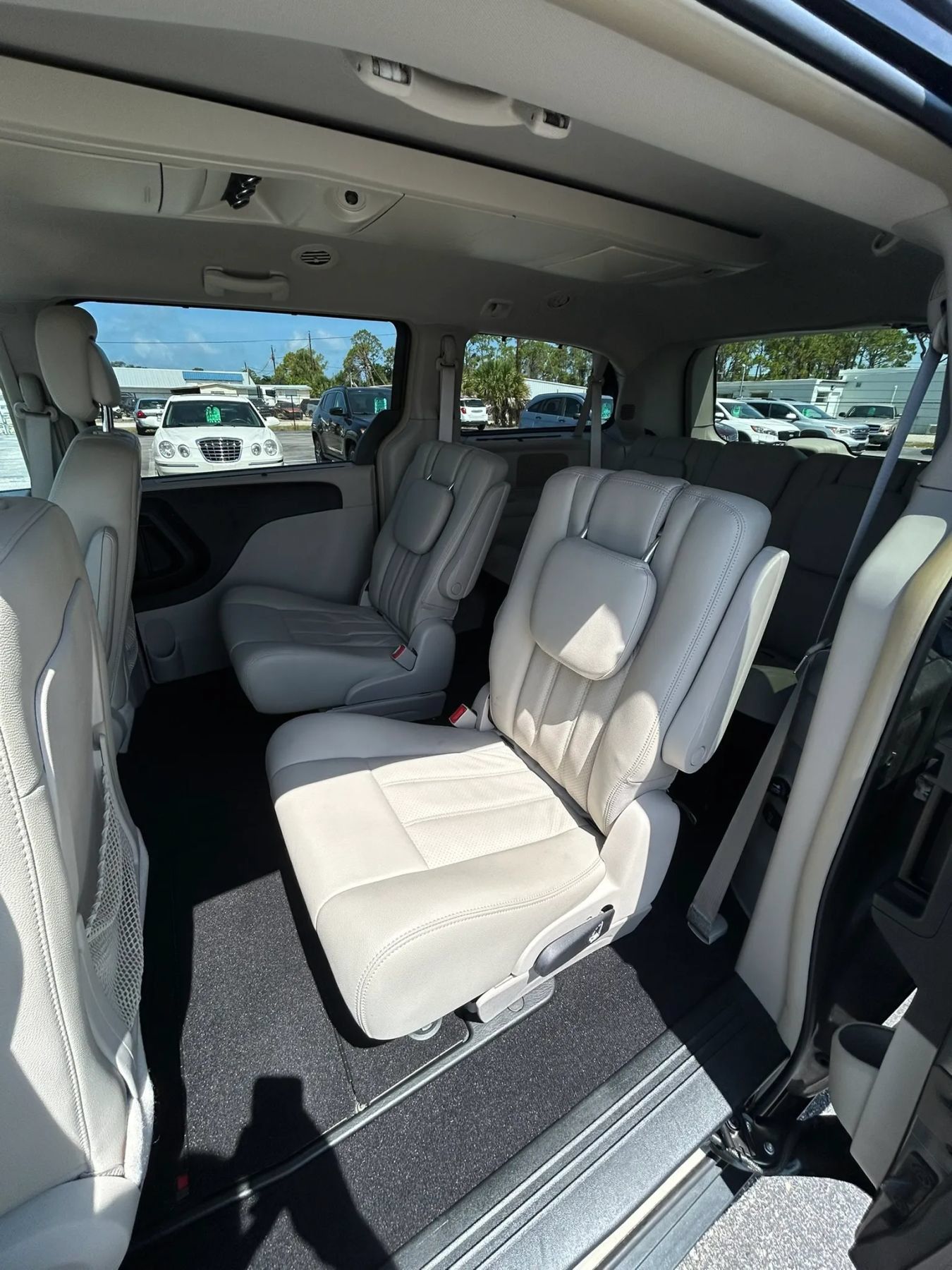 Used 2011 Chrysler Town & Country Touring-L FWD image 20