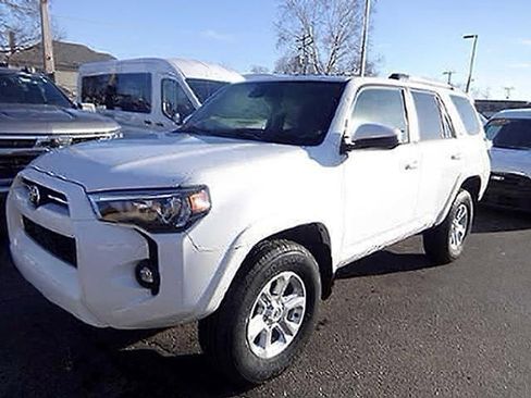 Used 2024 Toyota 4Runner SR5 AWD/4WD image 3