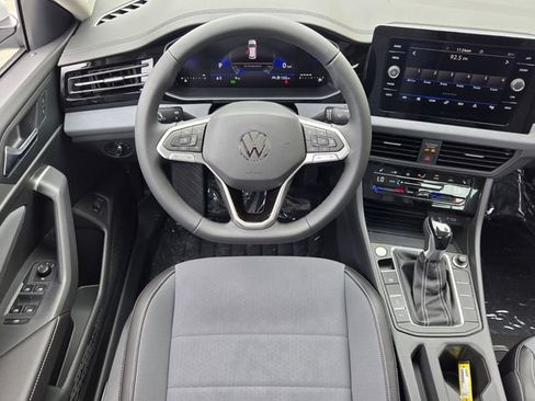 New 2026 Volkswagen Jetta SE FWD image 16