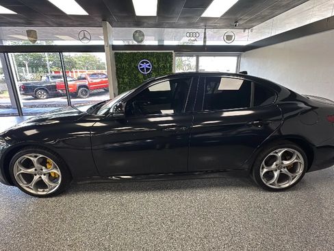 Used 2018 Alfa Romeo Giulia Ti Sport w/ Quick Order Package 22S Sport AWD/4WD image 2