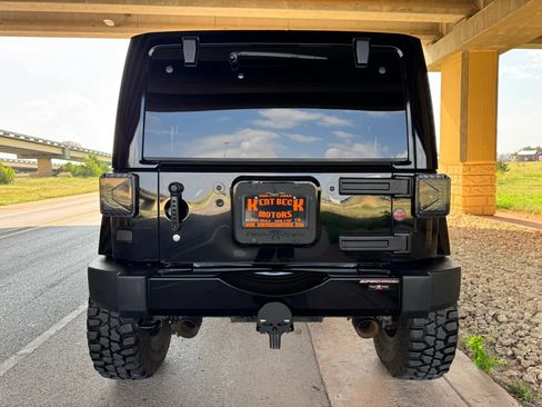 Used 2014 Jeep Wrangler Unlimited Sahara w/ Connectivity Group AWD/4WD image 4