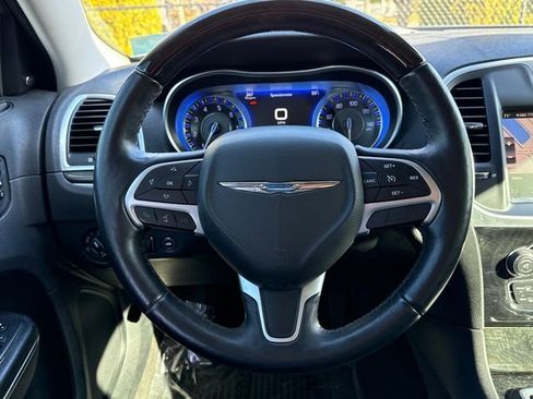 Used 2016 Chrysler 300 C image 15