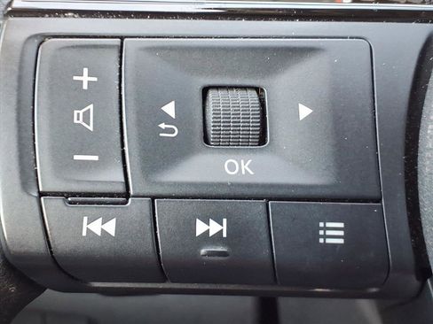 Used 2022 Nissan Rogue SV image 12