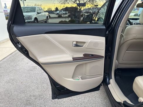 Used 2015 Toyota Venza Limited image 31