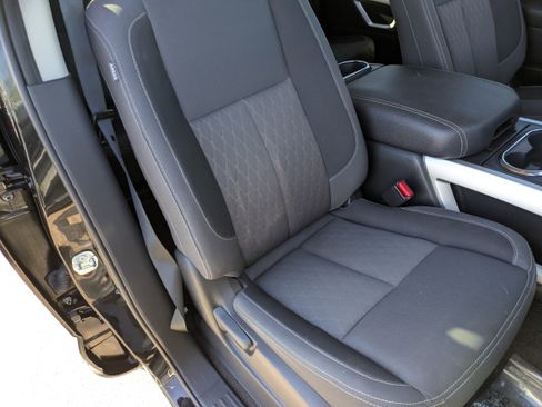 Used 2022 Nissan Titan SV w/ SV Convenience Package image 10