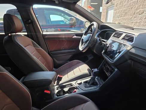 Used 2024 Volkswagen Tiguan SEL R-Line w/ MDO Package, Two-Row AWD/4WD image 5