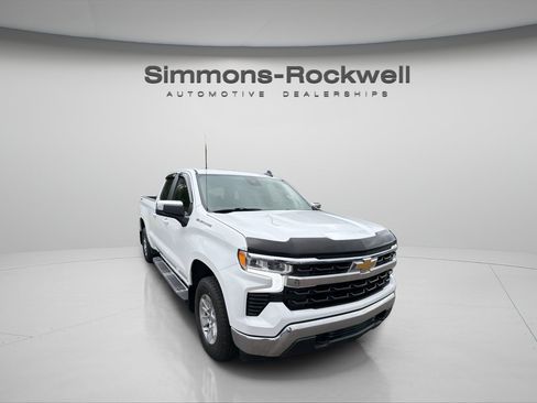Used 2023 Chevrolet Silverado 1500 LT w/ Protection Package AWD/4WD image 3