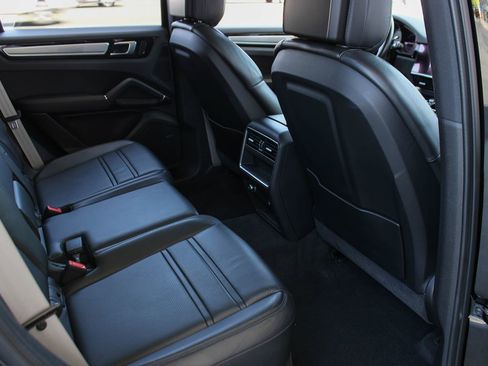 Used 2023 Porsche Cayenne Platinum Edition image 23