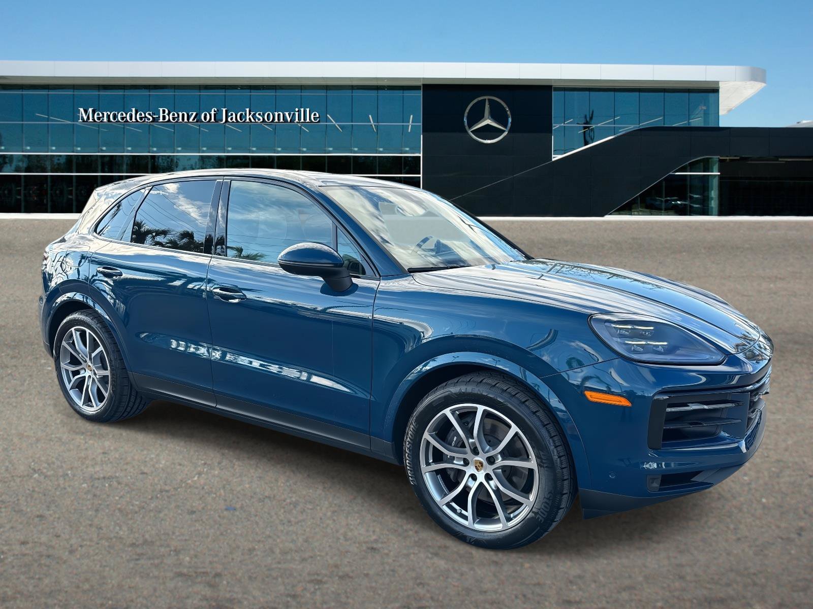 Used 2024 Porsche Cayenne AWD/4WD image 1