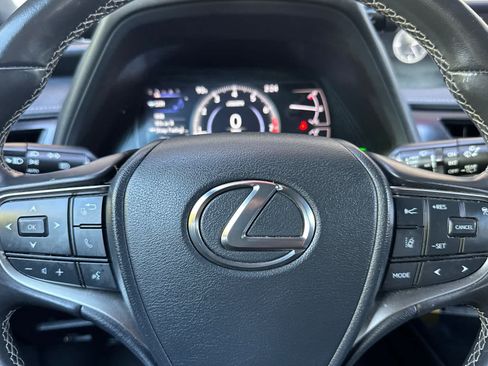 Used 2021 Lexus UX 200 w/ Accessory Package (Z1) FWD image 25