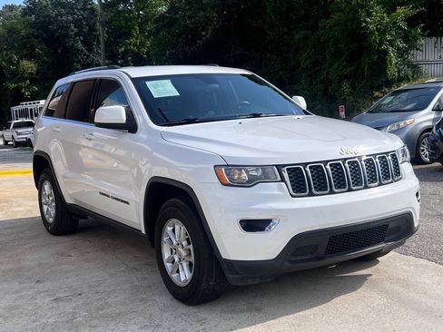 Used 2018 Jeep Grand Cherokee Laredo AWD/4WD image 8