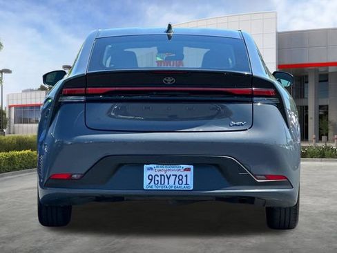 Used 2023 Toyota Prius LE FWD image 5