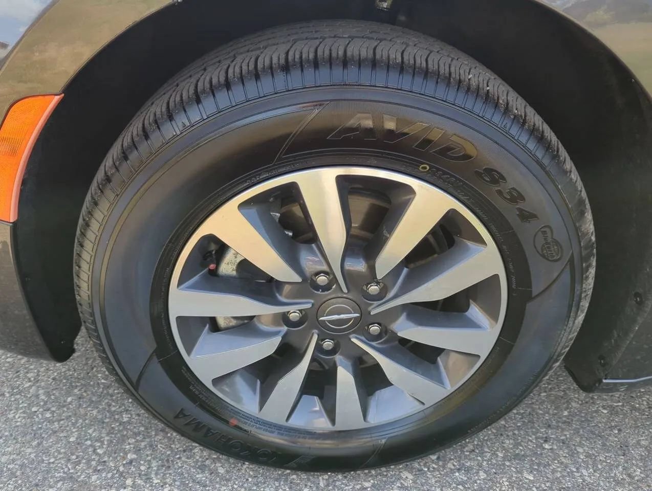 Used 2022 Chrysler Pacifica Touring-L w/ Uconnect Theater Family Group FWD image 10
