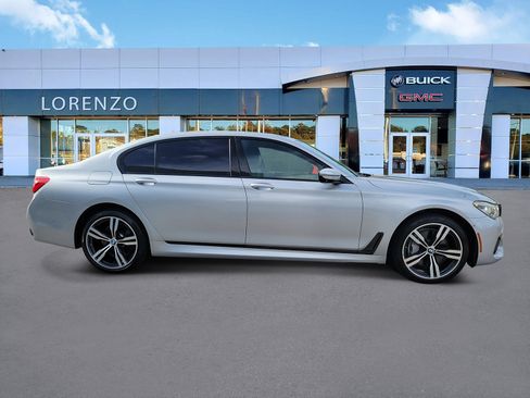 Used 2017 BMW 750i RWD image 4
