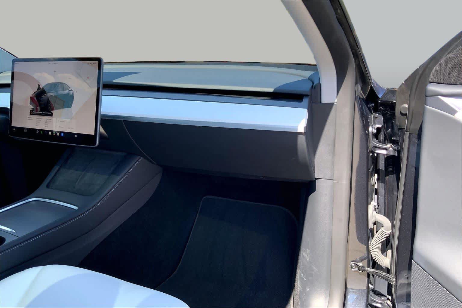 Used 2025 Tesla Model Y Long Range AWD/4WD image 18