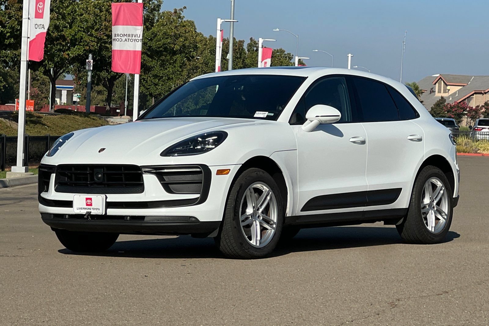 Used 2024 Porsche Macan AWD/4WD image 8
