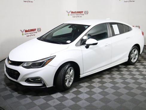 Used 2018 Chevrolet Cruze LT w/ RS Package image 12