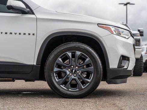 Used 2021 Chevrolet Traverse RS FWD image 9