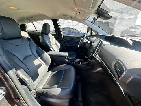 Used 2017 Toyota Prius Prime Premium image 29