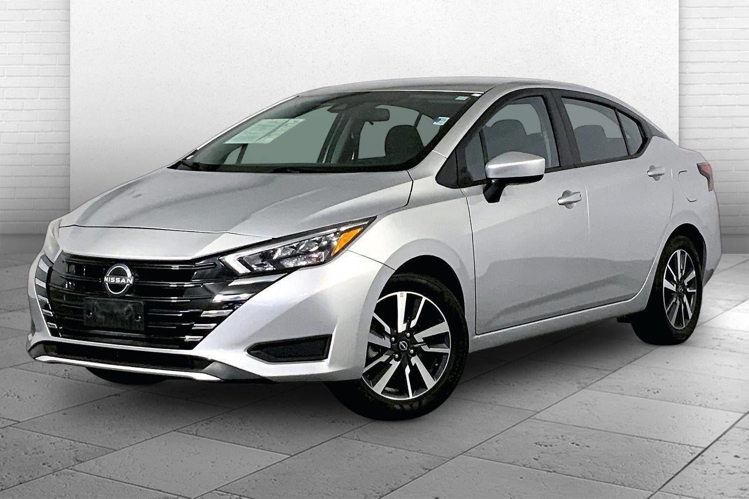 Used 2025 Nissan Versa SV FWD image 3