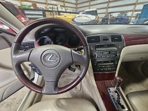 Used 2002 Lexus ES 330 w/ Premium Pkg FWD image 11