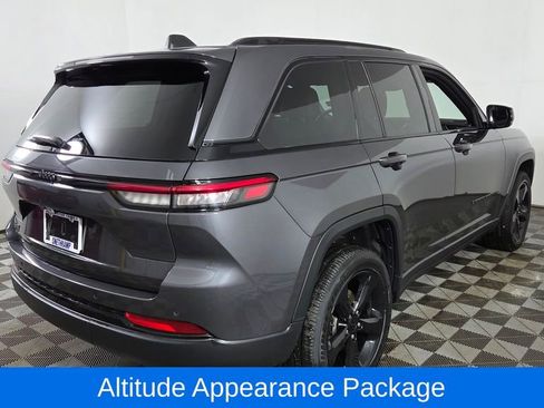 Used 2023 Jeep Grand Cherokee Altitude image 9