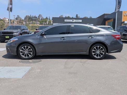 Used 2017 Toyota Avalon XLE image 1