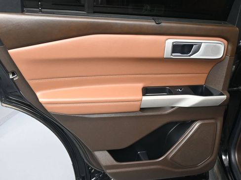 Used 2021 Ford Explorer King Ranch w/ Premium Technology Package image 8