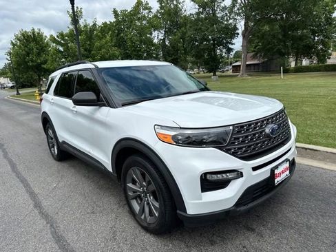 Used 2021 Ford Explorer XLT w/ Equipment Group 202A AWD/4WD image 26