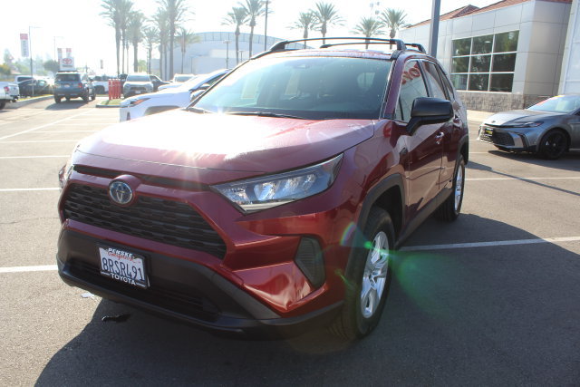 Used 2020 Toyota RAV4 LE w/ Carpet Mat Package AWD/4WD image 5