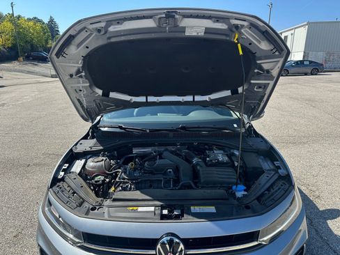 Used 2025 Volkswagen Jetta SE image 31