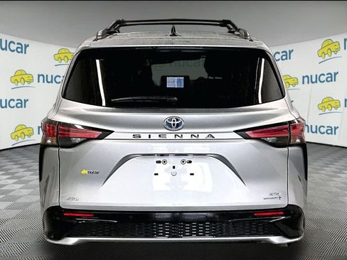 Used 2021 Toyota Sienna XSE w/ XSE Plus Package AWD/4WD image 5
