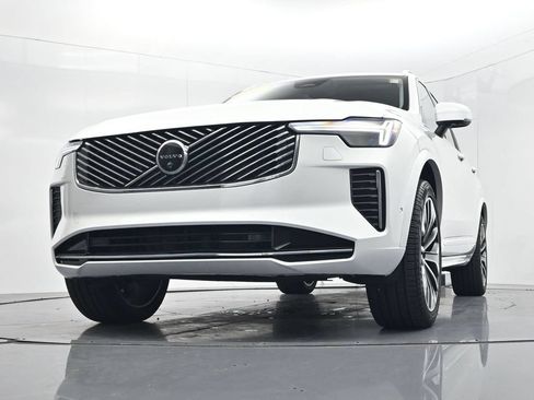 Used 2025 Volvo XC90 B5 Plus AWD/4WD image 35