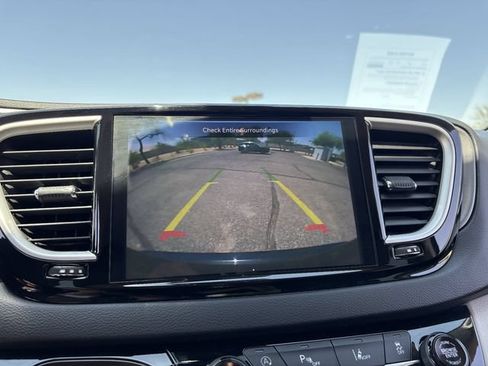 Used 2023 Chrysler Pacifica Touring-L FWD image 24