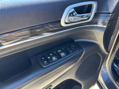 Used 2019 Jeep Grand Cherokee Limited image 12