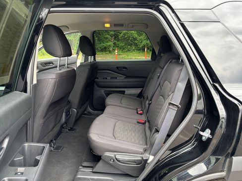 Used 2025 Nissan Pathfinder SV AWD/4WD image 28
