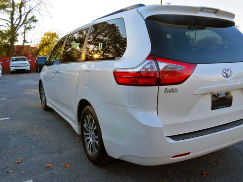 Used 2020 Toyota Sienna XLE image 36