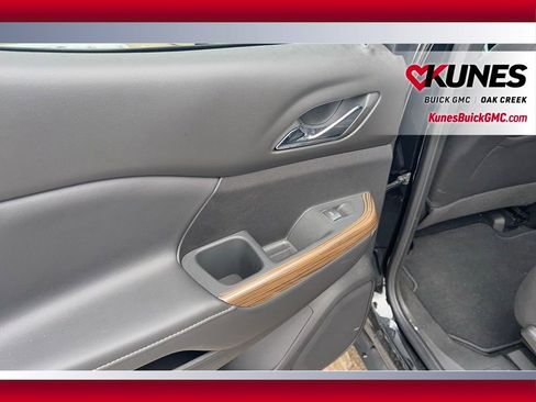 Used 2023 GMC Acadia SLE w/ Driver Convenience Package image 14