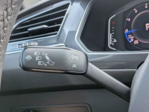 Used 2022 Volkswagen Tiguan SEL R-Line AWD/4WD image 27