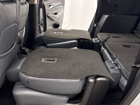 Used 2021 Buick Enclave Essence FWD image 39