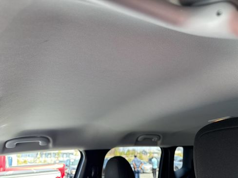 Used 2016 Jeep Renegade Trailhawk w/ Cold Weather Group image 18