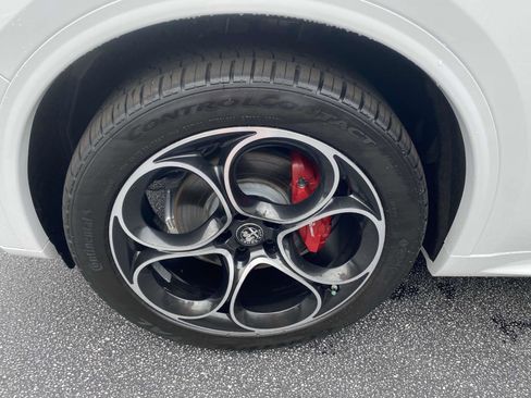 Used 2022 Alfa Romeo Stelvio Veloce image 24