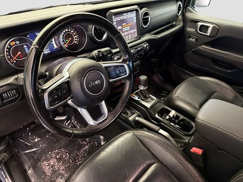 Used 2019 Jeep Wrangler Unlimited Sahara AWD/4WD image 7