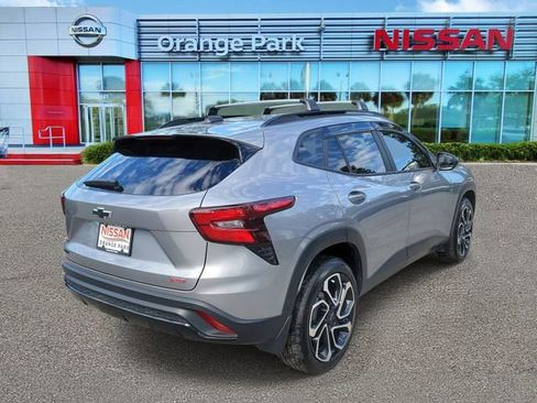 Used 2025 Chevrolet Trax RS w/ Driver Confidence Package image 2